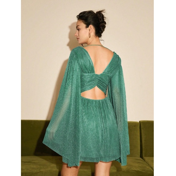 Green Mini Dress Flared Bell Long Sleeve, Fitted Waist V-Neck Cut Out Back Short - Picture 9 of 12